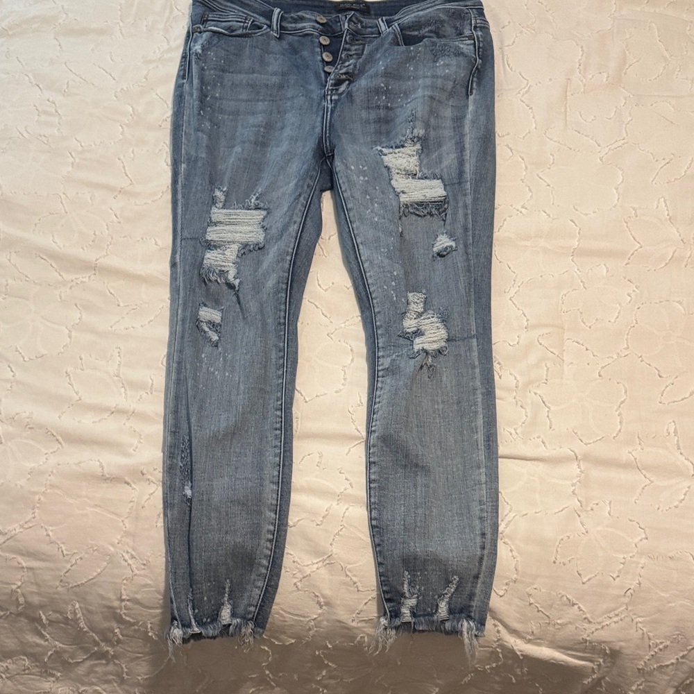 Judy Blue Distressed Skinny Jeans in Light Blue